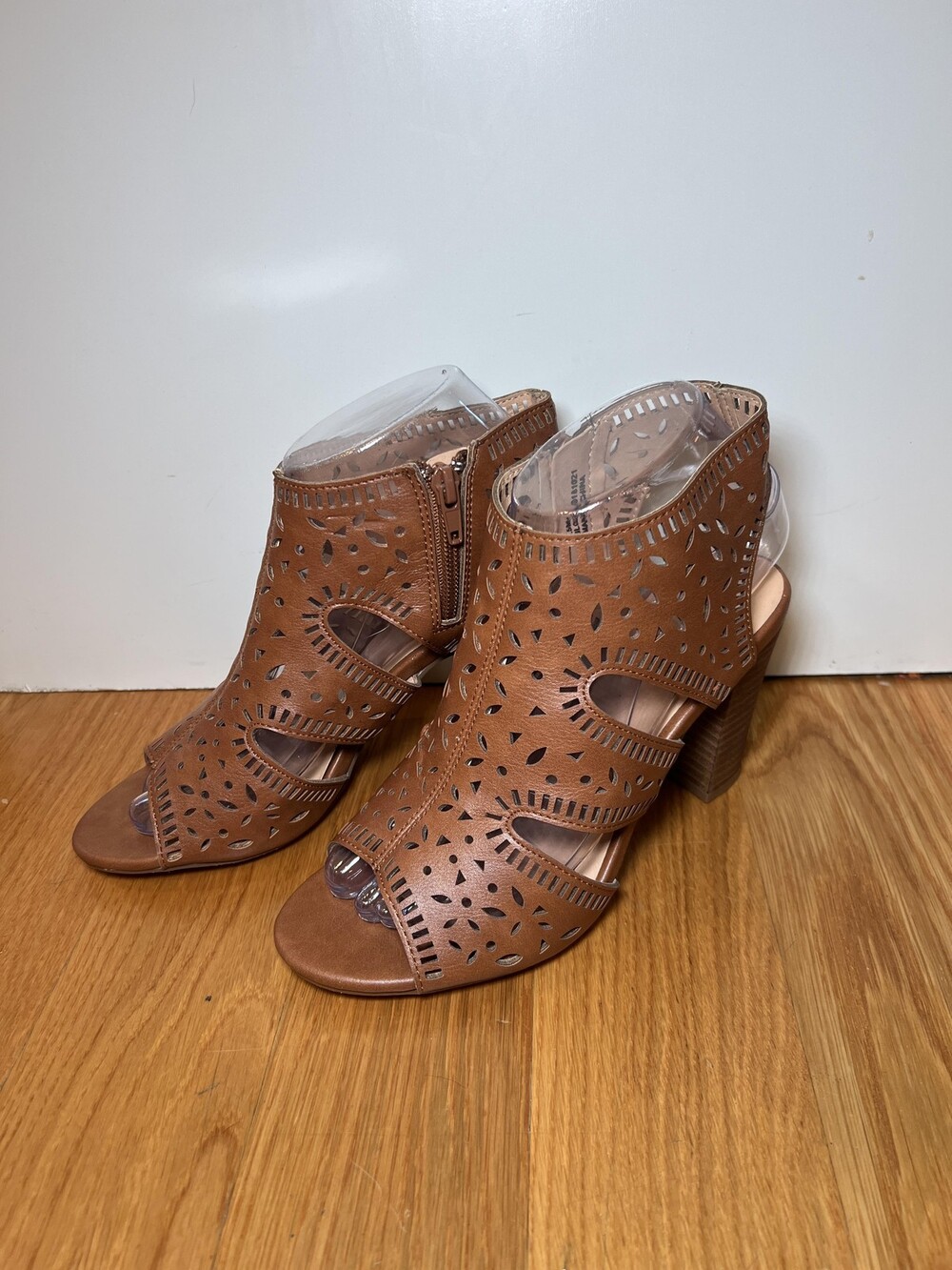 XOXO Shoes Womens Size 6.5M Brown Block Heel Cutout Booties Bloom Peep Toe Zip